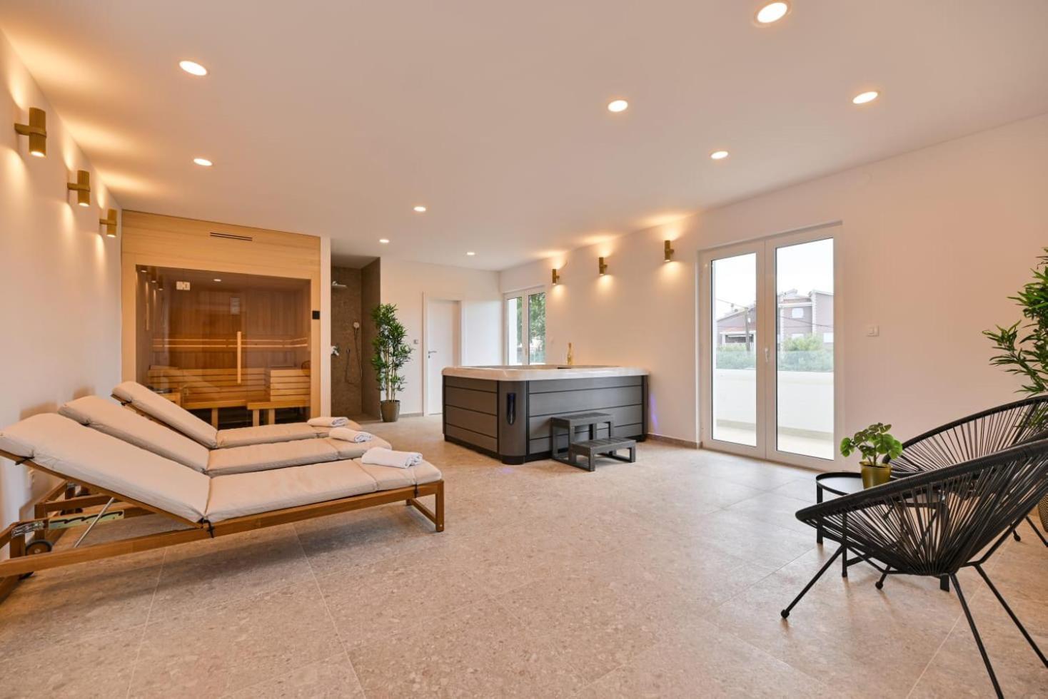 Villa Rozana - Beachfront Wellness Retreat Сегет-Враница Экстерьер фото